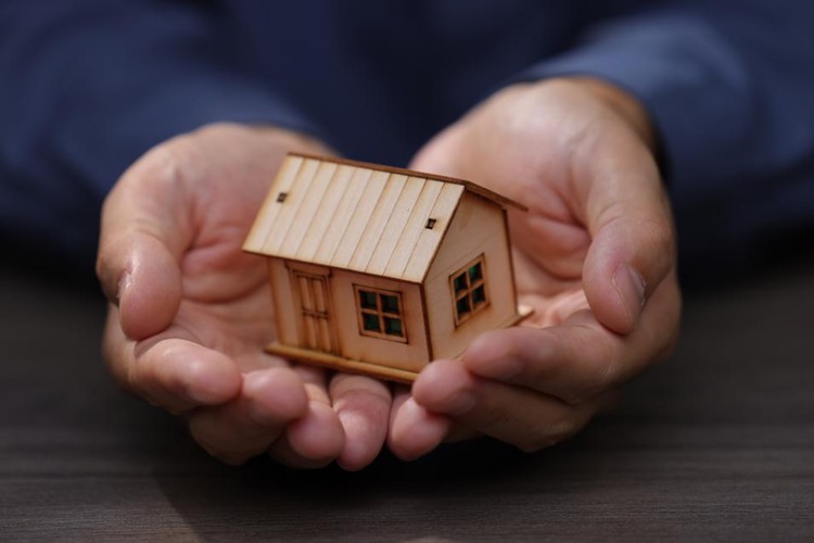 借名购房引发遗产归属纠纷,律师助力继承人起诉获胜 借名购房引发遗产归属纠纷,律师助力继承人起诉获胜