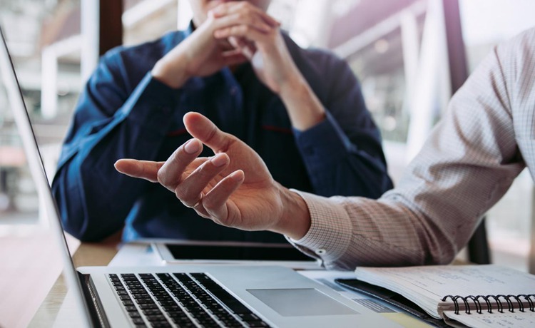 冠领律师代理北京丰台分家析产纠纷案二审胜诉,获赠锦旗 冠领律师代理北京丰台分家析产纠纷案二审胜诉,获赠锦旗