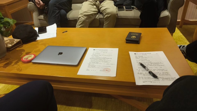 女子因涉嫌袭警被拘留,冠领律师依法辩护助其获不起诉决定 女子因涉嫌袭警被拘留,冠领律师依法辩护助其获不起诉决定