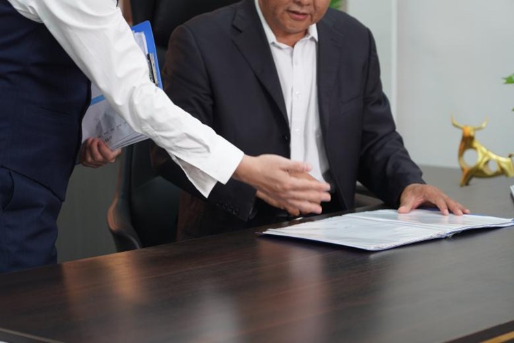 冠领律师代理广东深圳债权转让合同纠纷案,成功胜诉追回227万余元 冠领律师代理广东深圳债权转让合同纠纷案,成功胜诉追回227万余元