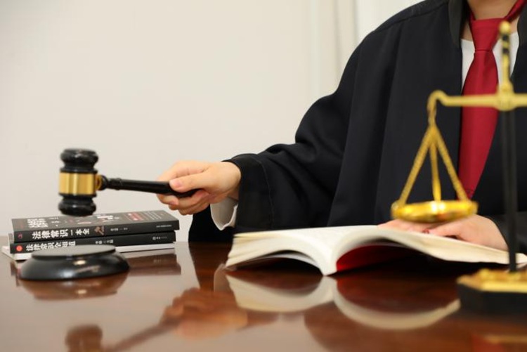 “饭友”借卡透支16.8万多年不还,律师力证借款事实帮男子拿回欠款 “饭友”借卡透支16.8万多年不还,律师力证借款事实帮男子拿回欠款