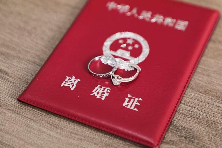 冠领律师代理北京西城离婚纠纷案，帮女子争得44万元