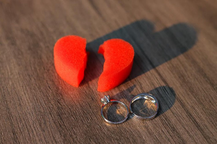 离婚诉讼划分失衡女子背上80万折价款,律师助其改判“倒收”2万入囊中 离婚诉讼划分失衡女子背上80万折价款,律师助其改判“倒收”2万入囊中