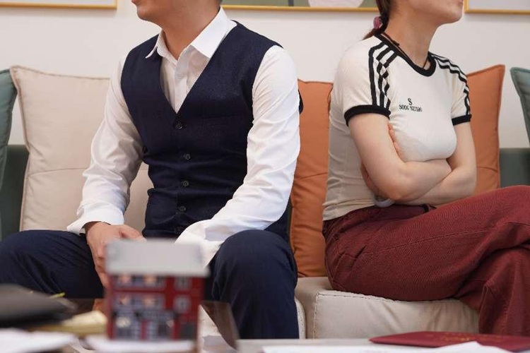 冠领律师代理北京海淀离婚纠纷案,被出轨老伴伤害的女子终得3000万财产 冠领律师代理北京海淀离婚纠纷案,被出轨老伴伤害的女子终得3000万财产