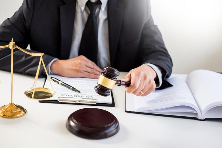 利用职务便利挪用公款用于个人支出，冠领律师依法辩护助被告人成功缓刑