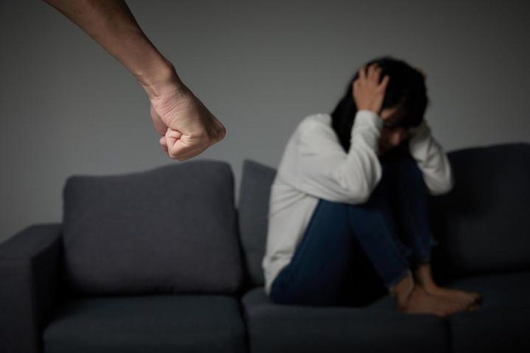 强吻他人，冠领律师依法辩护助委托人成功缓刑