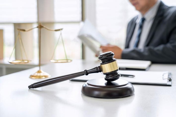 虚构合作投资项目骗取钱财，冠领律师依法辩护助被告人获缓刑