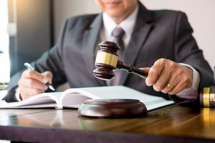 肢体冲突致人轻伤，冠领律师依法辩护助嫌疑人获不起诉决定