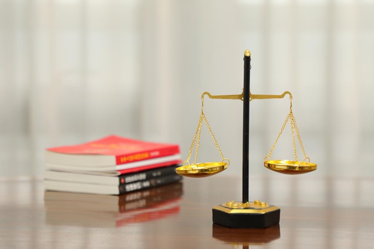 冠领律师代理离婚纠纷案,助男方获幼儿轮流抚养权,保障探视权 冠领律师代理离婚纠纷案,助男方获幼儿轮流抚养权,保障探视权